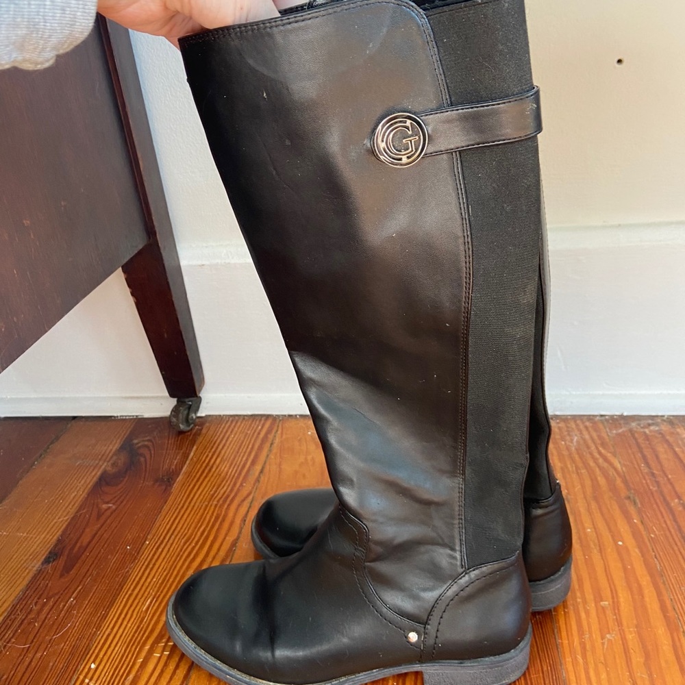 Black faux leather Guess boots